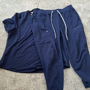 Women’s scrub set lightly worn still in great condition